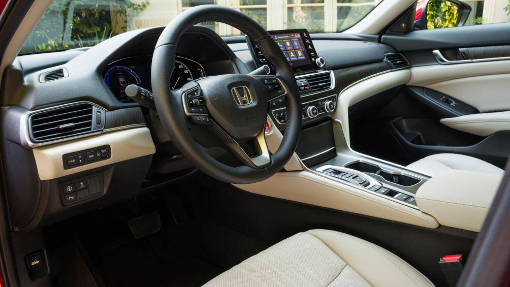 Hệ thống thông tin giải trí giờ đây sẽ được tích hợp tiêu chuẩn công nghệ kết nối Apple CarPlay và Android Auto