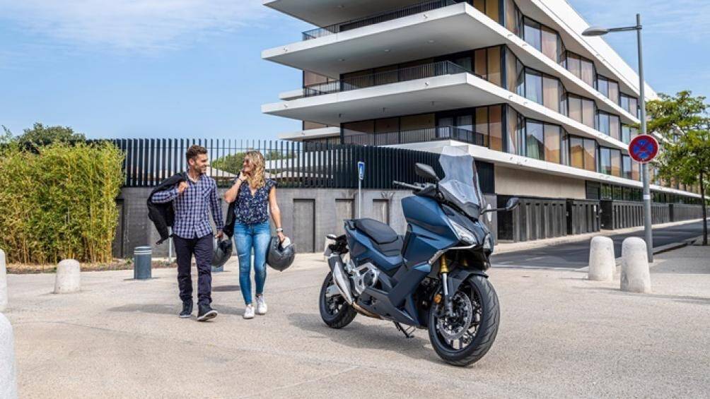 Cấp nhiên liệu bởi hệ thống phun xăng điện tử, Forza 750 2021 cũng được trang bị hệ thống điều khiển bướm ga điện tử Throttle-By-Wire