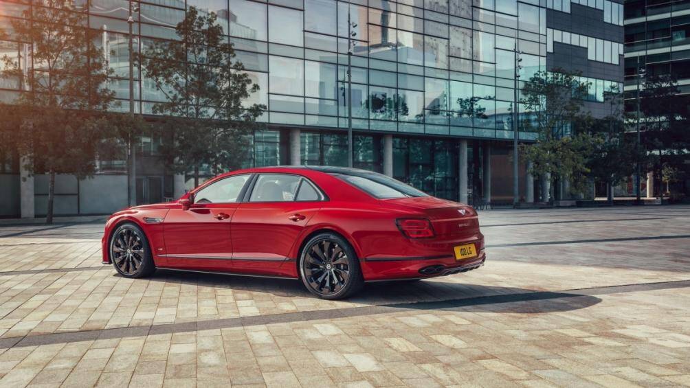 Một hệ thống khác được trang bị giúp chiếc xe linh hoạt hơn là hệ thống đánh lái trục bánh sau