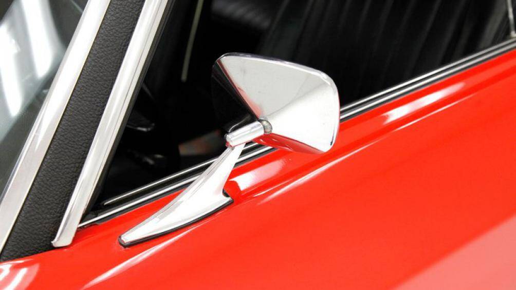 Điểm nhấn phục chế rõ ràng nhất trên mẫu xe năm 1971 là một vài bộ phận bên trong xe được thiết kế lại khác