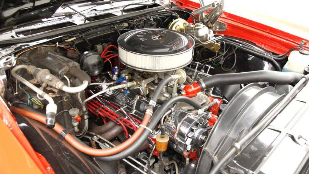 Động cơ xe Chevrolet V8 dung tích 5,8 lít vẫn được giữ nguyên, kết hợp vận hành với hộp số tự động cho ra công suất khoảng 175 mã lực