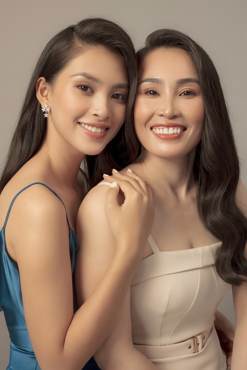 Cô cũng được mẹ thường xuyên chia sẻ, động viên học tập và cân bằng cuộc sống xa nhà.