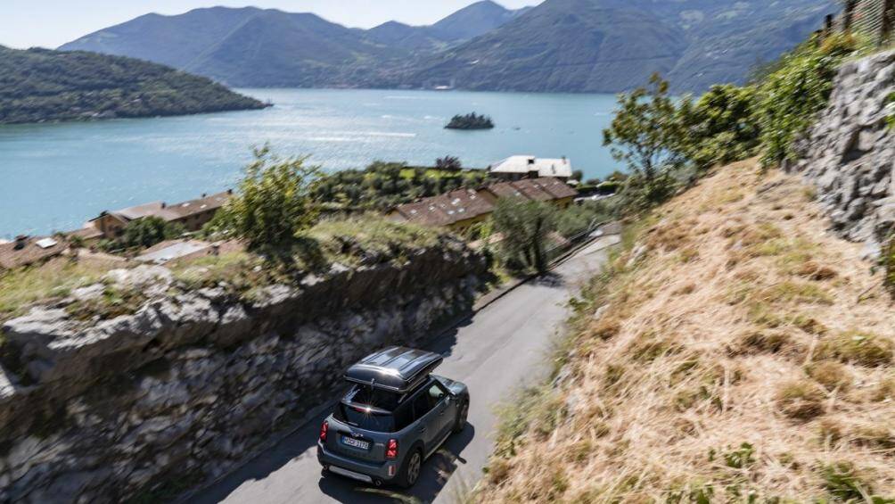 Xe được trang bị động cơ mạnh nhất từng được sử dụng trong dòng MINI tiêu chuẩn, đó là loại 4 xi-lanh cho ra công suất 306 mã lực