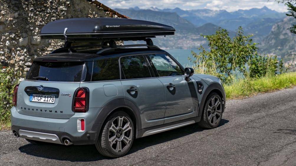 Bên trong, mẫu xe có những điểm nhấn mới, nhưng quan trọng hơn là nó có màn hình 5.0 inch