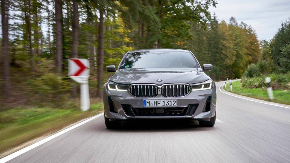 Với sức mạnh này, xe có thể tăng tốc lên 100 km/h trong 5,5 giây cho 640i và 5,4 giây cho bản 640i xDrive