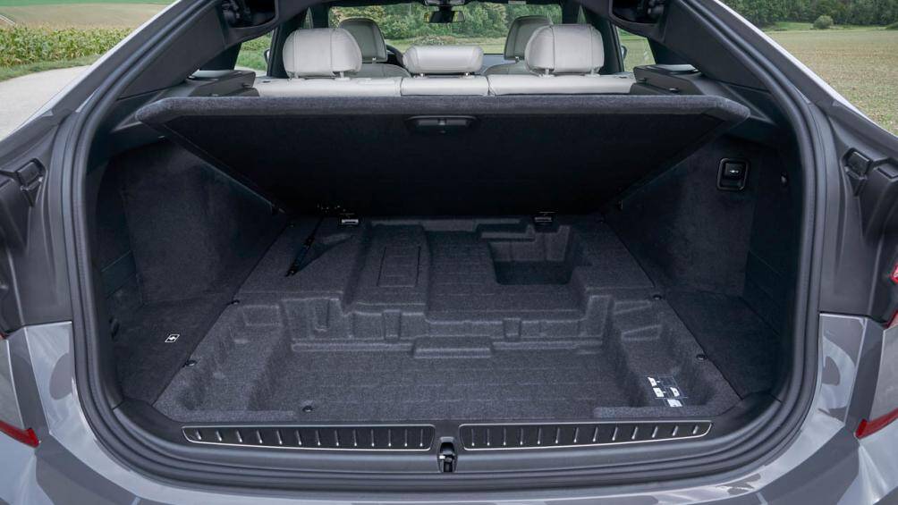 Mẫu hatchback này sở hữu khoang hành lý có dung tích lên tới 600 lít tiêu chuẩn và có thể mở rộng lên đến 1.800 lít khi gập hàng ghế sau