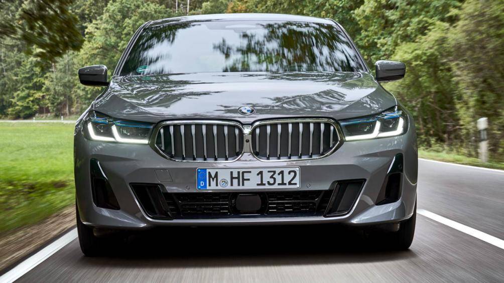 Ở ngoại thất, xe đã được thiết kế với một số chi tiết mới, điển hình chính là phần lưới tản nhiệt trước mang tính biểu tượng