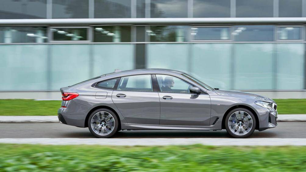 Về tổng thể, chiếc xe vẫn giữ nguyên kích thước với chiều dài 5.019 mm, rộng 1.902 mm và cao 1.538 mm cùng trục cơ sở dài 3.070 mm