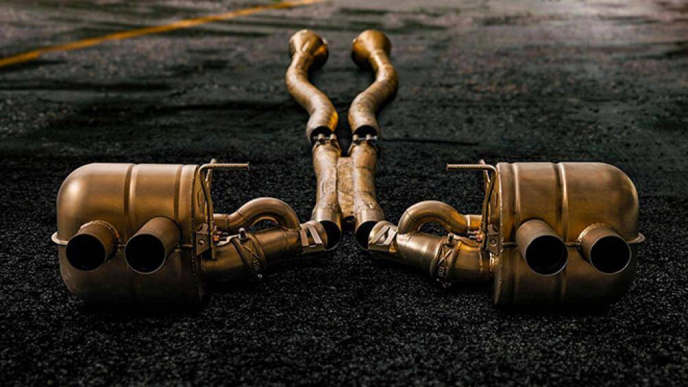 Những con số này có được là nhờ vào hệ thống xả hiệu năng cao, được mạ vàng 999 để tản nhiệt tốt hơn