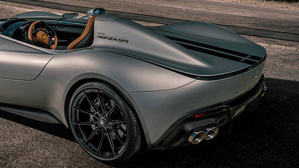 Siêu xe Ferrari Monza SP1 chỉ có 1 chỗ ngồi và được trang bị 1 tấm kính chắn gió ảo rất thú vị