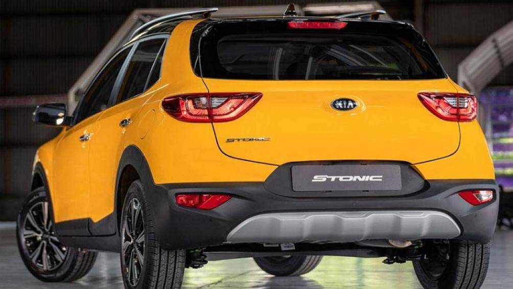 Bản EX cao cấp nhất có phanh đĩa ở cả 4 bánh, thêm vào đó là một số tính năng như hỗ trợ khởi hành ngang dốc, cảm biến đỗ xe phía sau...