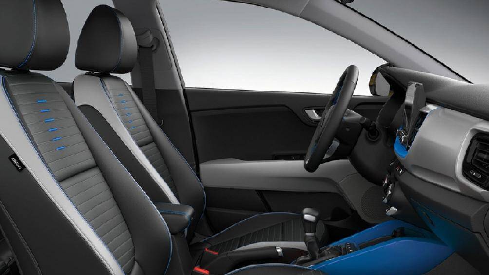 Thêm vào đó là các hệ thống an toàn như chống bó cứng phanh ABS, 2 túi khí và camera lùi