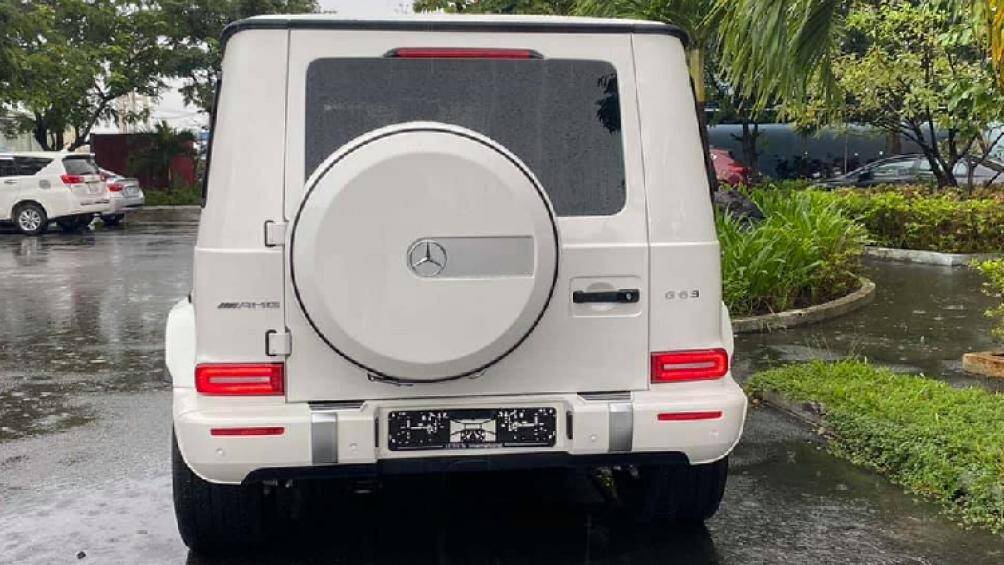 Ngoài ra, Mercedes-Benz G-Class Stronger Than Time Edition còn có gói phụ kiện ngoại thất bằng thép không gỉ ở bậc lên xuống, ốp bậc cửa...