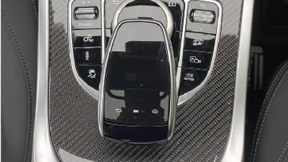 Xe được trang bị khối động cơ xăng V8, tăng áp kép, dung tích 4.0 lít, sản sinh công suất tối đa 585 mã lực và mô-men xoắn cực đại 850 Nm