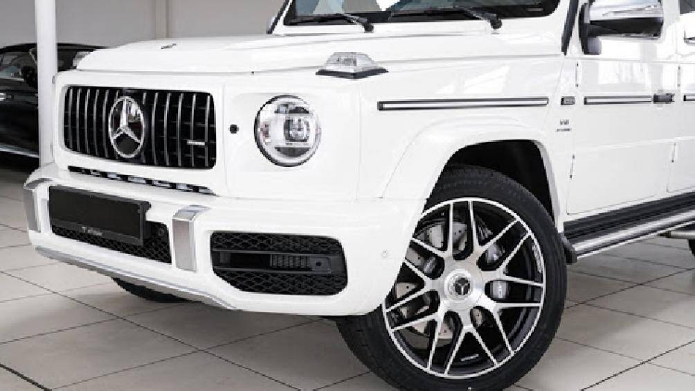 Chưa hết, G63 phiên bản đặc biệt này còn đi kèm bộ vành hợp kim 22 inch và nội thất phối hai màu với những điểm nhấn bằng sợi carbon