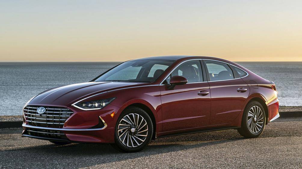 6. Hyundai Sonata Hybrid Blue 2021 - 4,52L/ 100km