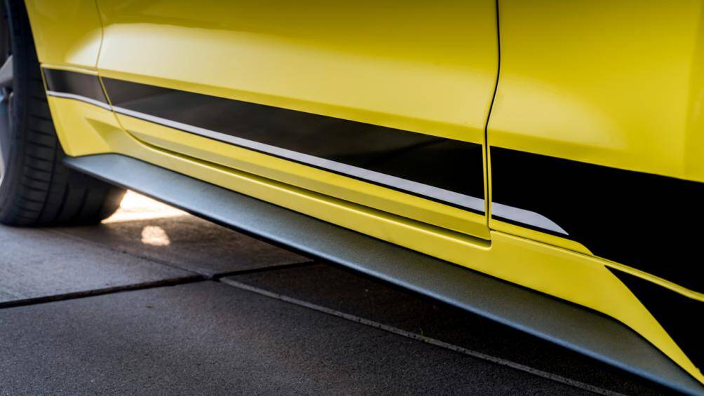 Mach 1 cũng được trang bị thanh chống lật và tinh chỉnh thông số kỹ thuật ống lót giúp cải thiện khả năng kiểm soát và phản ứng khi xe vào cua