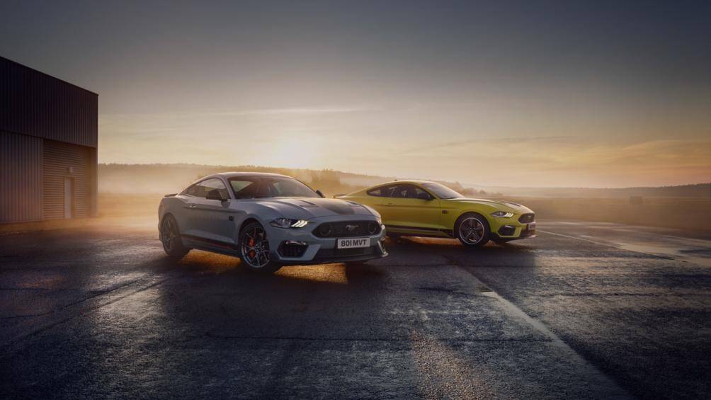 Ford đem tới 8 tùy chọn màu xe cho Mach 1 cùng các phần sọc kẻ được trang bị tương phản với màu xe nhằm đem lại sự nổi bật cho chiếc xe thể thao Mỹ