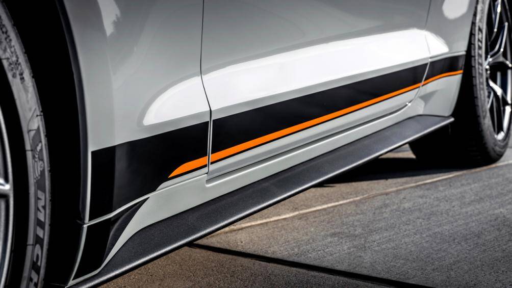 Xe được trang bị bộ mâm hợp kim có kích thước 19 inch với hai tùy chọn về kiểu dáng mâm