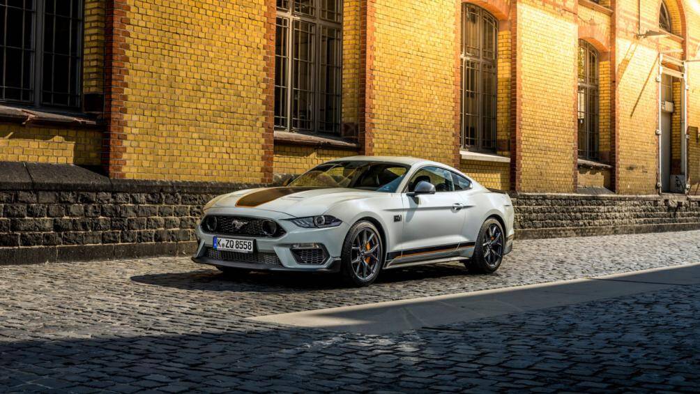 Thêm vào đó, một số sửa đổi về ngoại thất như phần lưới tản nhiệt mới, lưới tản nhiệt dưới mới đem lại hiệu quả tối ưu hơn trong việc làm mát động cơ