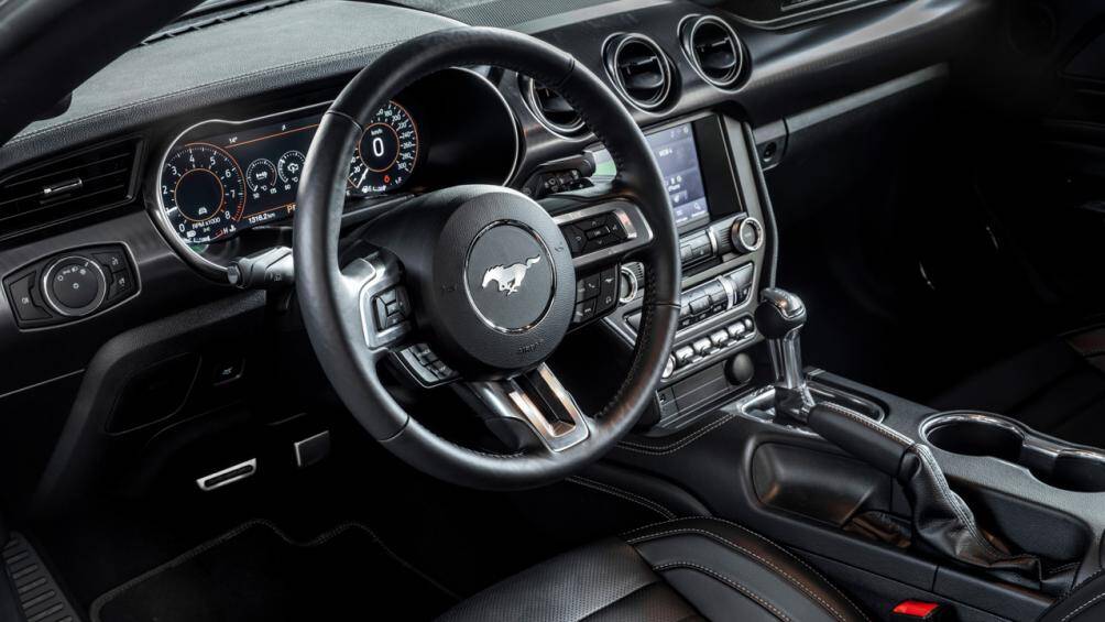 Ford Mustang Mach 1 mới được trang bị động cơ V8 với dung tích 5.0 Lít được chế tạo bằng nhôm nhằm giảm khối lượng tổng thể của chiếc xe