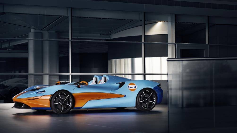 McLaren đã công bố bản phối màu Gulf mới nhất dành cho chiếc siêu xe mui trần Elva của mình tại triển lãm siêu xe Goodwood Speedweek 2020