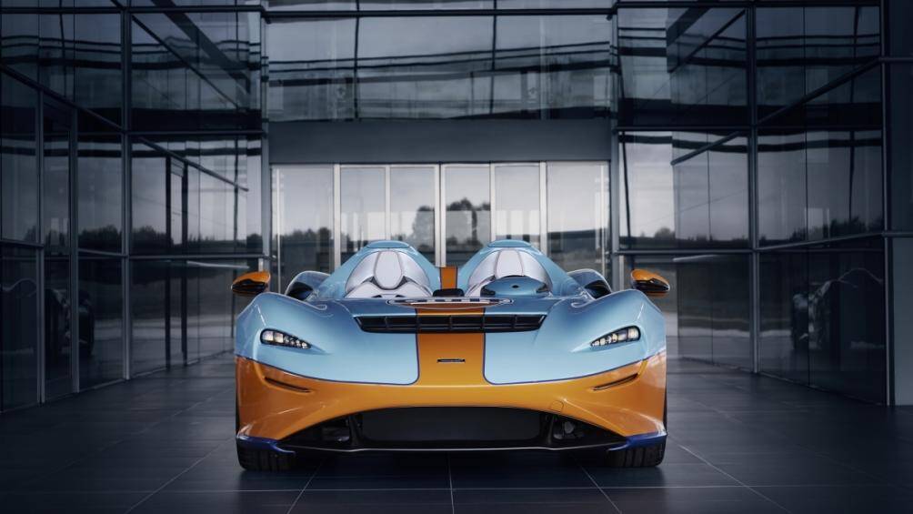 McLaren cùng thương hiệu dầu Gulf đã từng hợp tác cùng nhau trong quá khứ, đó là cảm hứng cho bộ tem mới này của siêu xe Elva