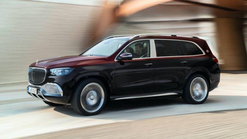 Xe sử dụng bộ mâm đa chấu kích thước lên đến 22 inch (tùy chọn nâng cấp lên 23 inch), cũng được mạ crom sáng