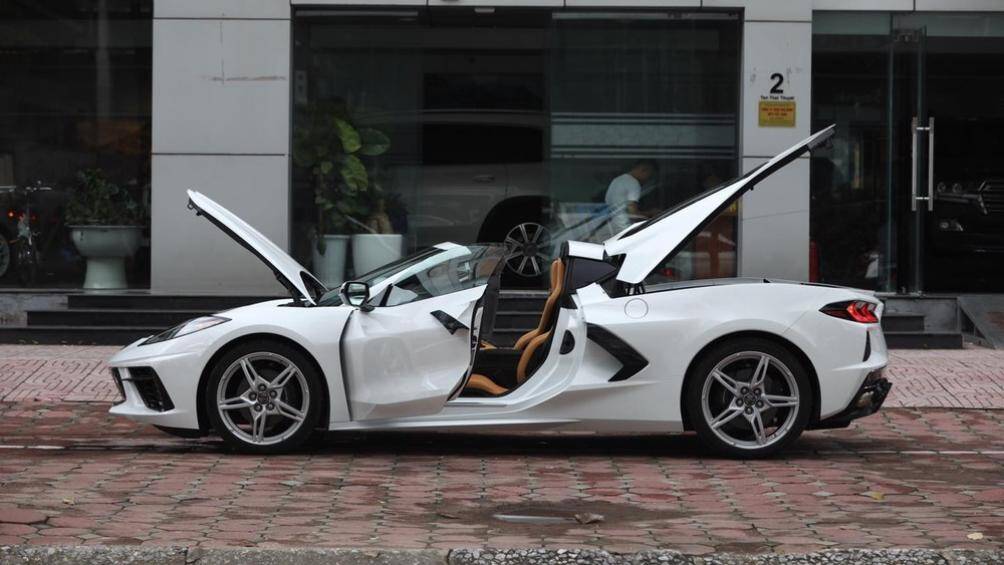 Chevrolet Corvette thế hệ thứ 8 sở hữu khối động cơ V8, hút khí tự nhiên LT2, dung tích 6.2 lít, sản sinh công suất tối đa 490 mã lực (Ảnh: Sơn Tùng Auto)