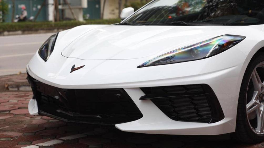 Ngoại hình Chevrolet Corvette C8 đầu tiên về Việt Nam gây ấn tượng với đèn pha LED thiết kế sắc cạnh