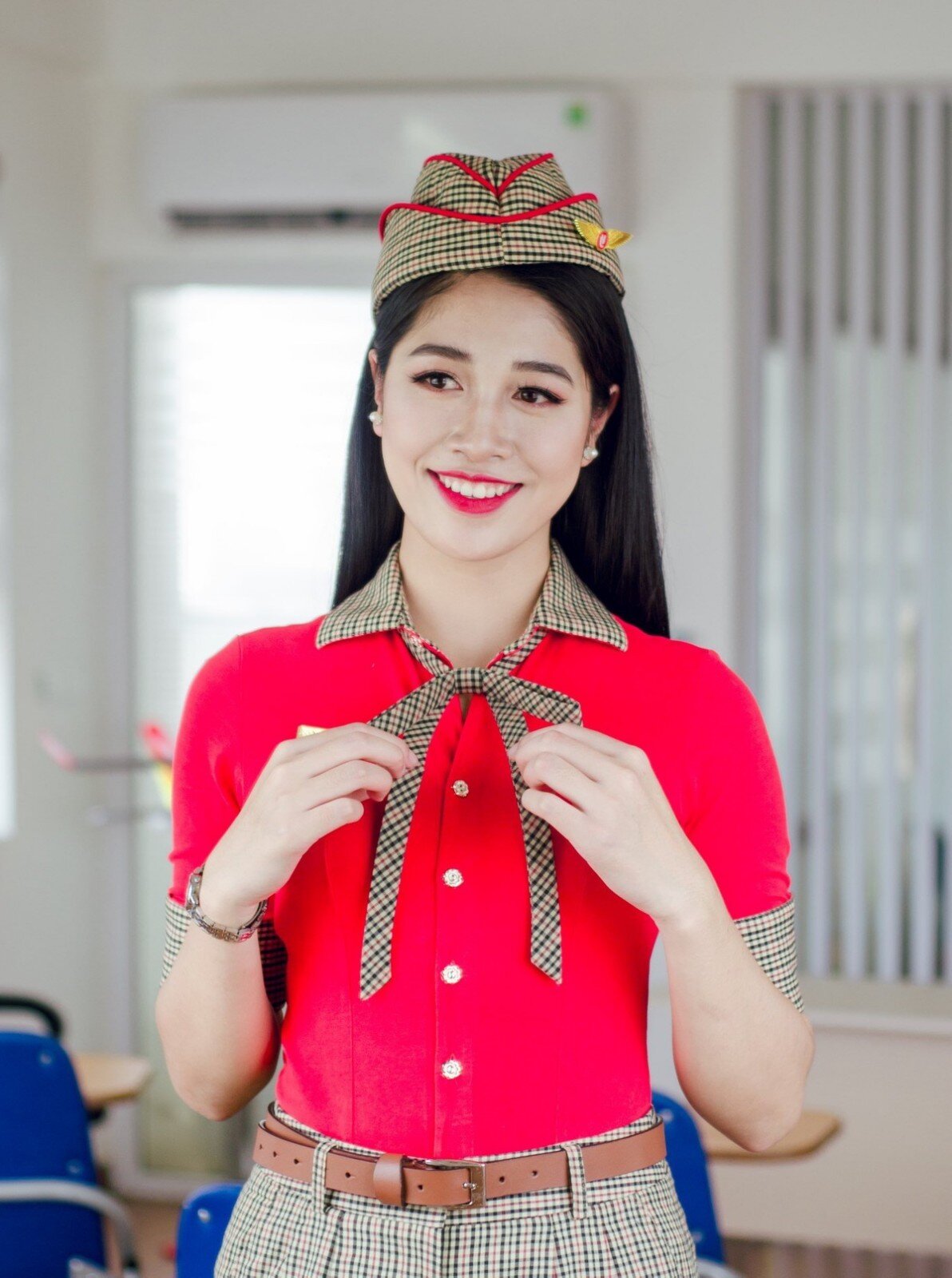 Không chỉ sở hữu vẻ ngoài xinh đẹp, Đặng Vân còn sở hữu công việc mà biết bao cô gái trẻ mơ ước, đó là được làm tiếp viên hàng không. Vân Ly bắt đầu công việc là tiếp viên hàng không tại hãng hàng không Vietjet từ tháng 5/2019.