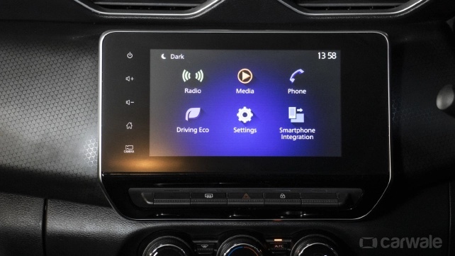Bên cạnh đó là màn hình giải trí cảm ứng 8 inch tích hợp Apple CarPlay và Android auto