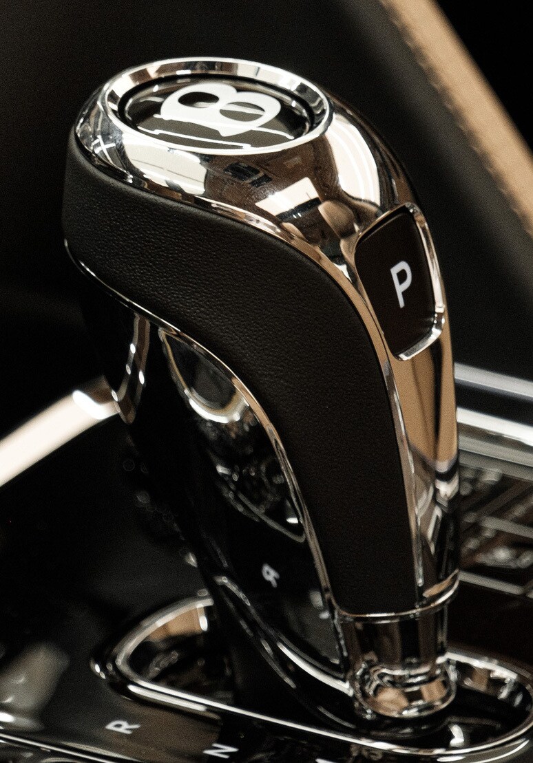 Động cơ TSI mới giúp chiếc xe tăng tốc 0 – 100 km/h trong 3,8 giây và tốc độ tối đa 333 km/h