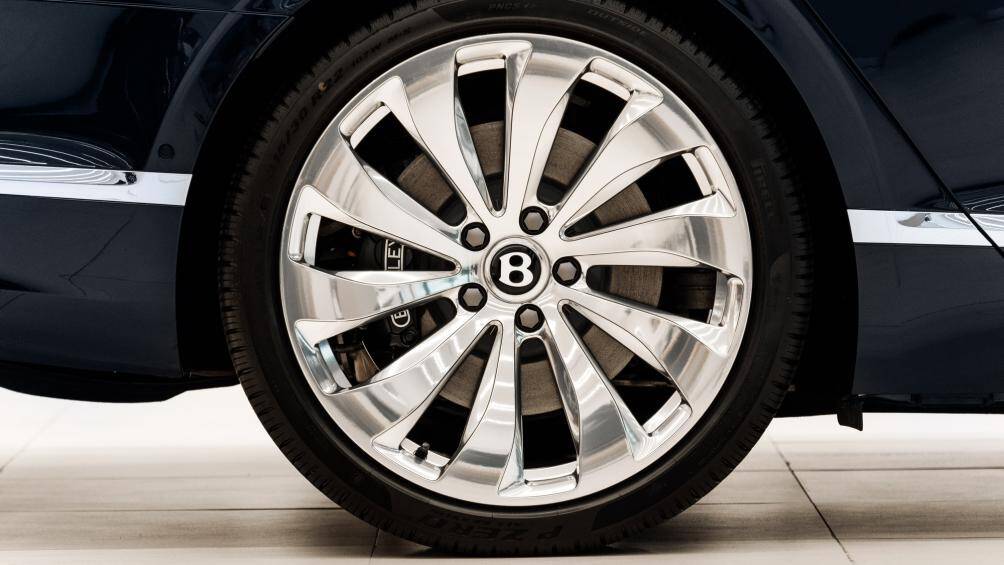 Các tùy chọn mâm xe 21 và 22 inch mới có thiết kế lịch lãm, nâng tầm cho phong cách và sự tinh tế của Flying Spur