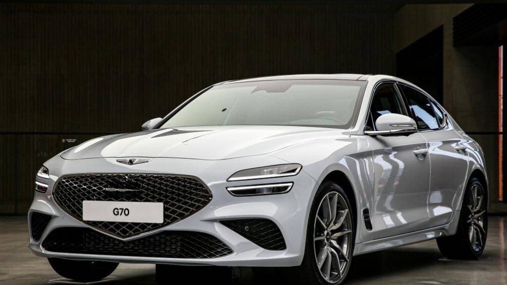 Nằm bên dưới nắp ca-pô của Genesis G70 2021 tại thị trường Hàn Quốc là 3 loại động cơ khác nhau