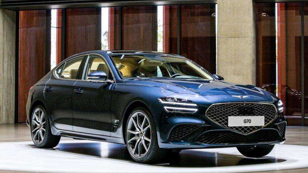 Lưới tản nhiệt dưới khá rộng, hốc gió thiết kế mới