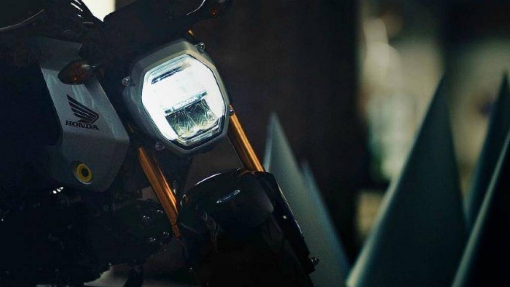 Trọng lượng của 2021 Honda MSX 125 Grom nặng 103 kg, chiều dài cơ sở 1.200 mm, giúp xe dễ dàng xoay sở trong môi trường đi lại ở đô thị