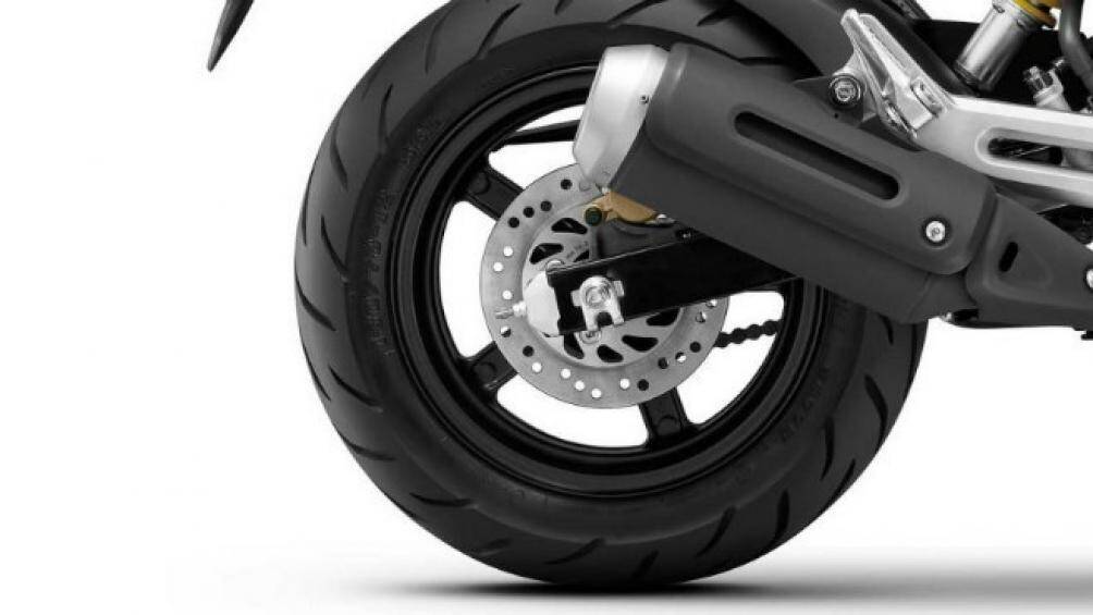 Đi kèm với đó là hộp số được tăng lên thành 5 cấp chứ không còn là 4 cấp như trước đây