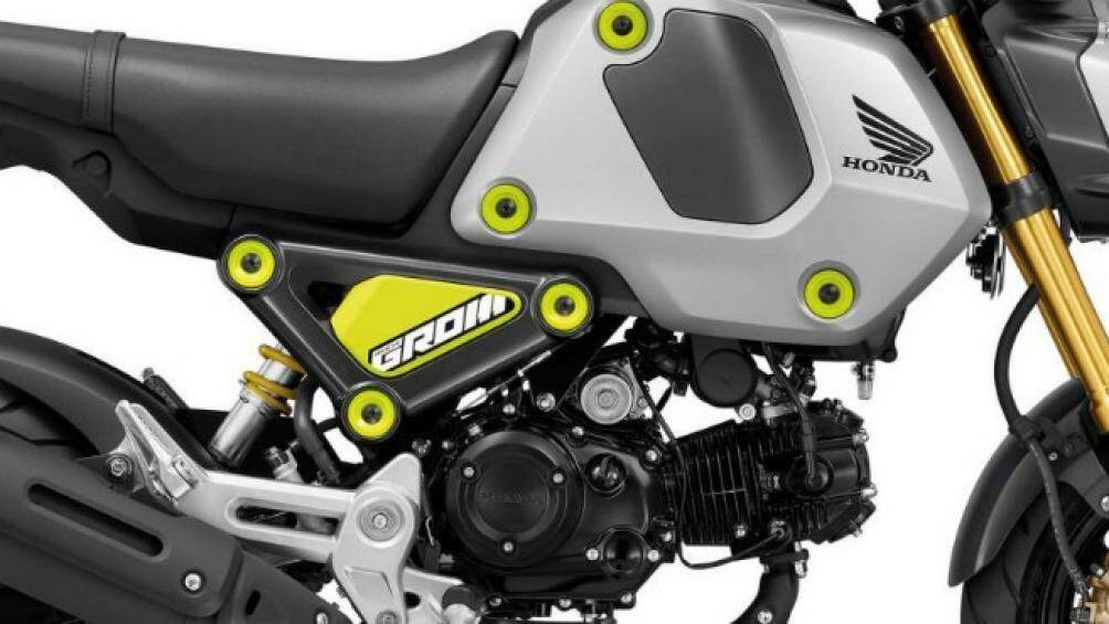 Có tất cả 4 tấm ốp thân, mỗi bên 2 tấm ốp, với các đồ họa lớn, cho phép lái xe thể hiện nét độc đáo của mình trên một mẫu xe côn tay cỡ nhỏ này