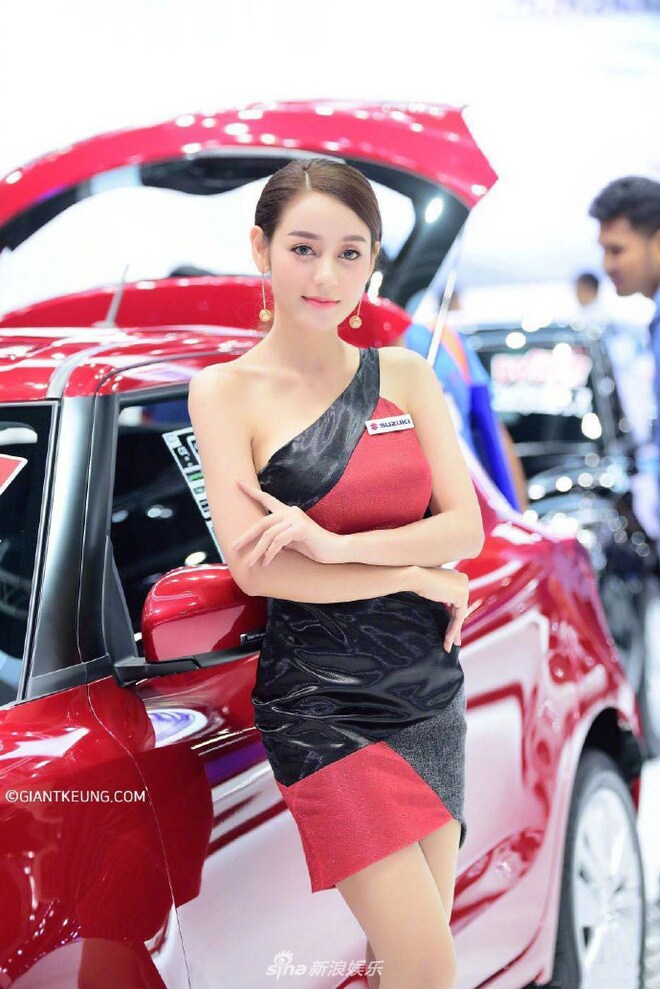 Người đẹp sở hữu body mảnh mai, đặc biệt là vòng một căng đầy