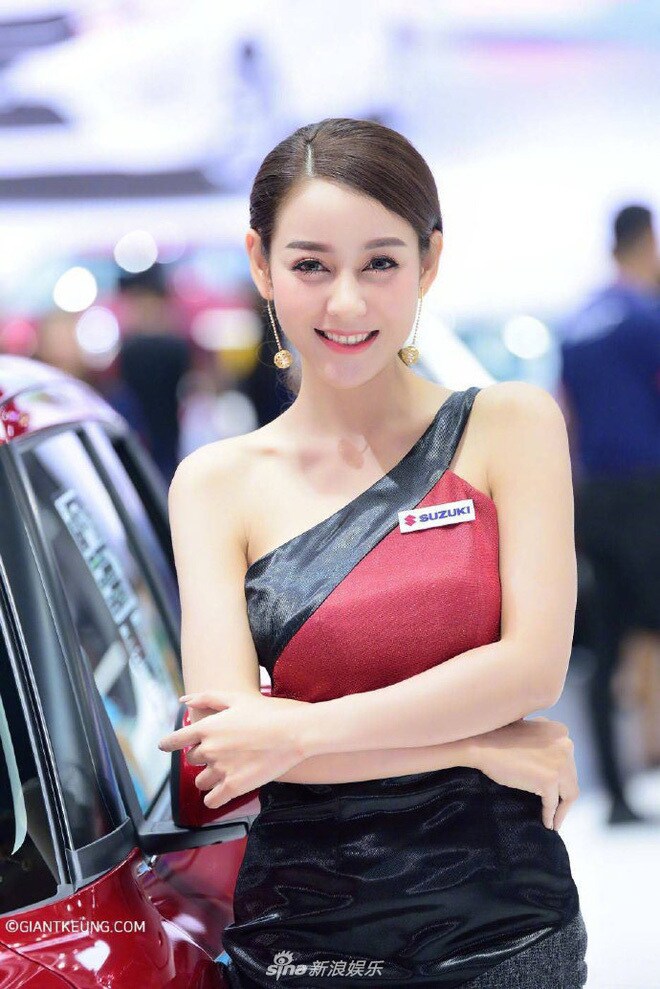 Được biết người đẹp này đang làm người mẫu bán thời gian, ngoài ra vẫn vẫn chưa có bất kì thông tin gì thêm