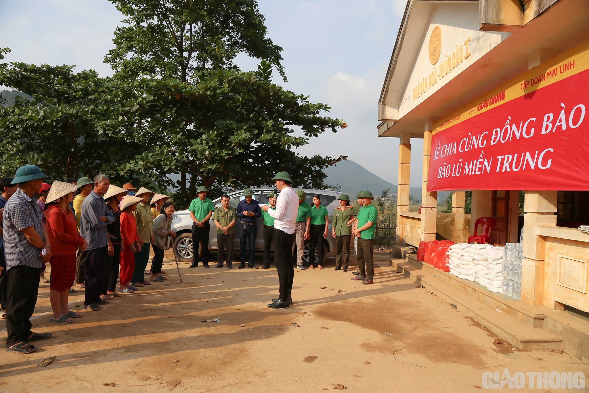 Sau khi chia tay rốn lũ Quảng Ninh, đoàn tiếp tục về vùng rốn lũ xã Tiến Hóa, huyện Tuyên Hóa, tỉnh Quảng Bình.
