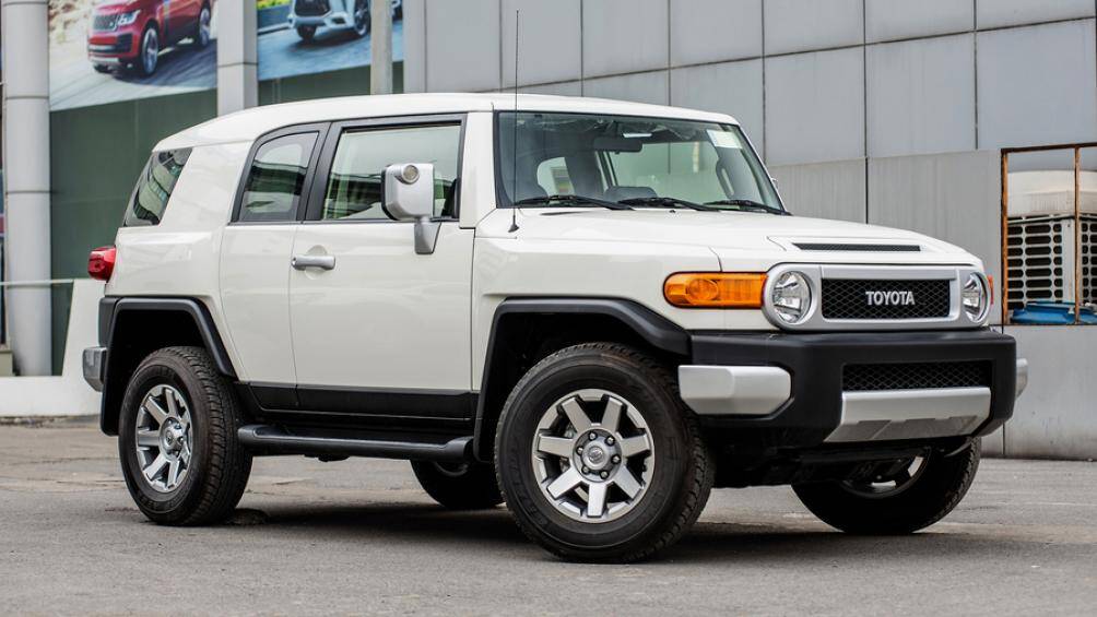 10. Toyota FJ Cruiser: Nhìn tổng thể, Toyota FJ Cruiser trông giống một chiếc xe đồ chơi hơn là một chiếc xe off-road