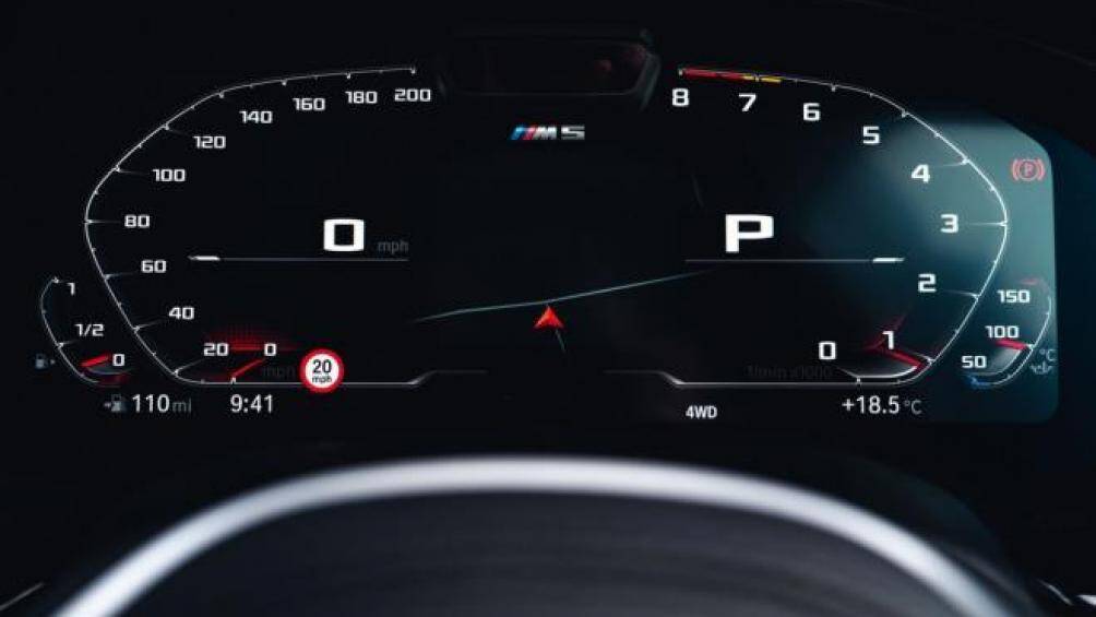 M5 Competition có thể tăng tốc từ 0-100 km/h trong 3,3 giây trong khi bản M5 thường thực hiện điều này trong 3,4 giây