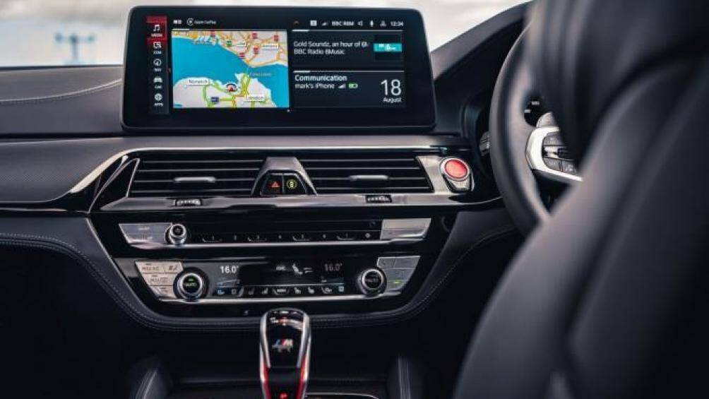 Một số chỉnh sửa nhỏ cũng đã được thực hiện cho cabin bao gồm hệ thống thông tin giải trí 12,3 inch mở rộng hoàn chỉnh