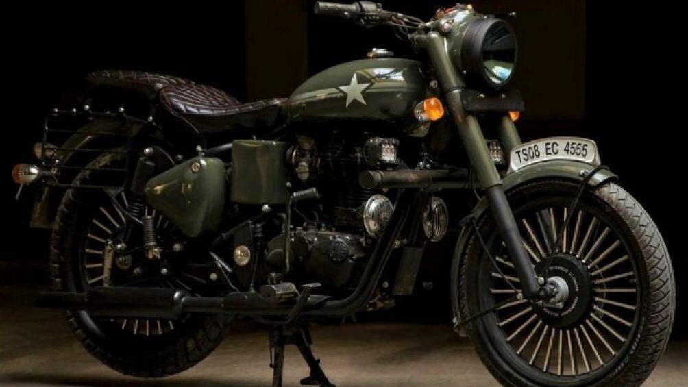 EIMOR Customs sử dụng thiết kế vành bánh xe với các chấu nhìn như các nan hoa, cùng với đó là loại lốp không săm