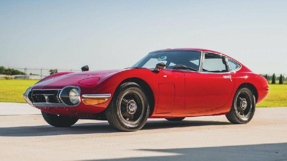 Toyota 2000GT đời 1967 có thể đạt tốc độ tối đa 217 km/h và được coi là mẫu xe huyền thoại nhất từng được chế tạo của thương hiệu Nhật Bản