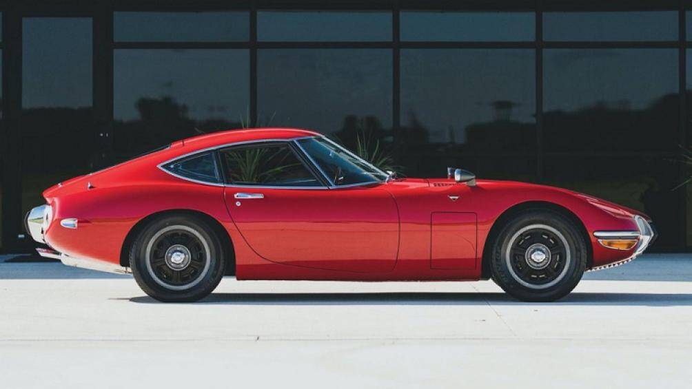 Được chế tạo trong năm 1967, chiếc 2000GT mang màu đỏ Solar Red vẫn ở điều kiện tốt, là chiếc xe thứ 100 trong tổng số 351 chiếc trên thế giới