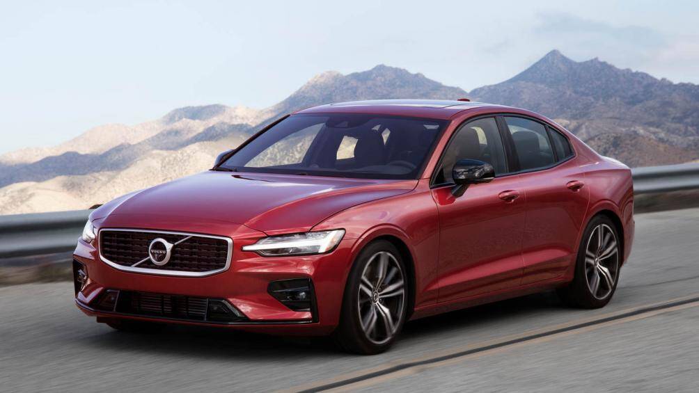Mẫu sedan hạng sang Volvo S60 chính thức ra mắt tại Việt Nam với phiên bản đời mới nhất thuộc thế hệ S60 thứ 3, giá từ 1,7 tỷ đồng