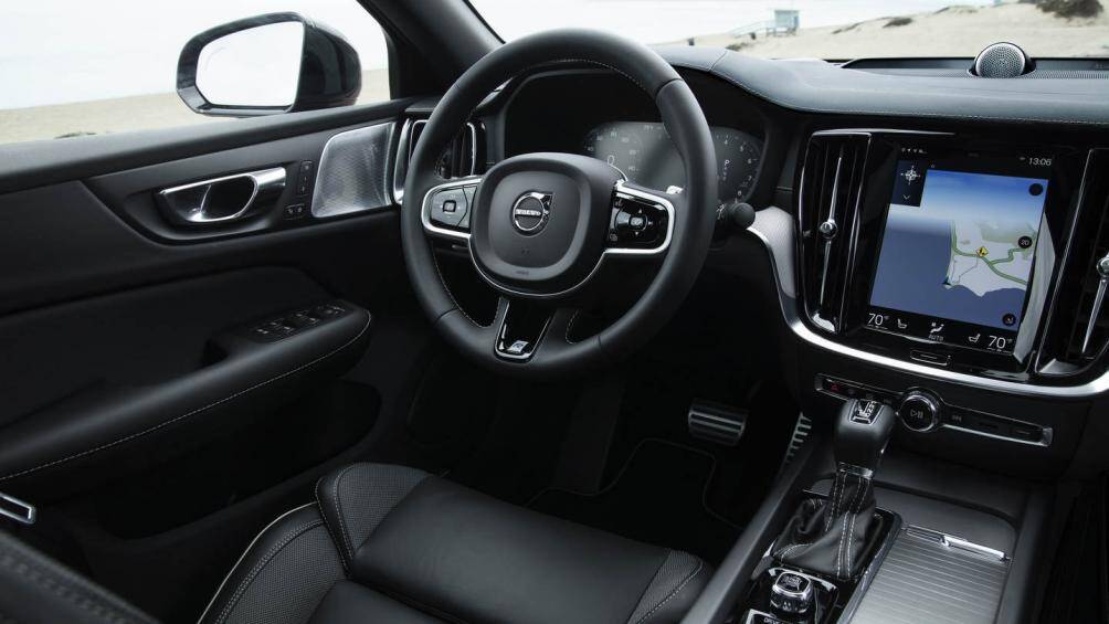 Màn hình kỹ thuật số 12-inch được thiết kế giúp người lái nắm bắt được những thông tin xe cần thiết như tốc độ, thông báo kỹ thuật…